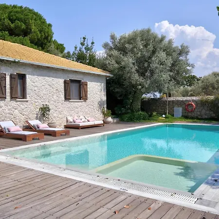 Arenaria Leucadia Villa *